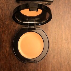 NWT Bobbi Brown concealer sand